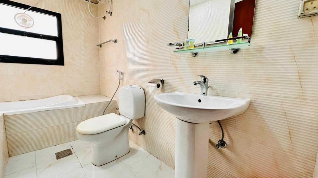 Sharjah Plaza Hotel Bagian luar foto