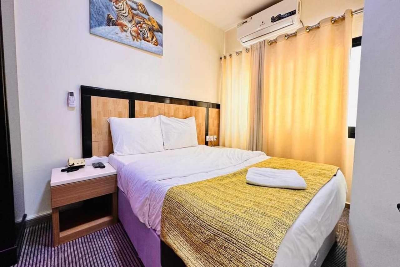 Sharjah Plaza Hotel Bagian luar foto