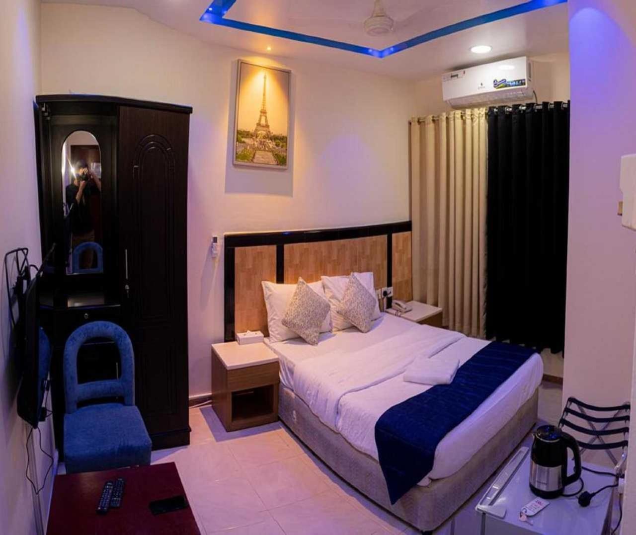 Sharjah Plaza Hotel Bagian luar foto